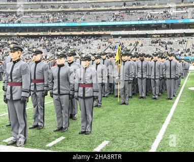 East Rutherford, New Jersey, Stati Uniti. 11th Dic 2021. 11 dicembre 2021, East Rutherford NJ- Army Cadets durante la passeggiata al MetLife Stadium (Credit Image: © Ricky Fitchett/ZUMA Press Wire) Foto Stock