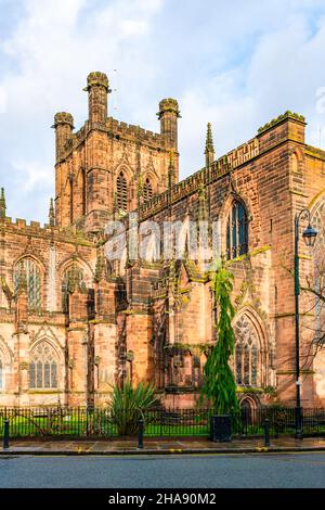 Cattedrale di Chester dedicata a Cristo e alla Beata Vergine Maria nella città di Chester, Cheshire, Regno Unito. Foto Stock