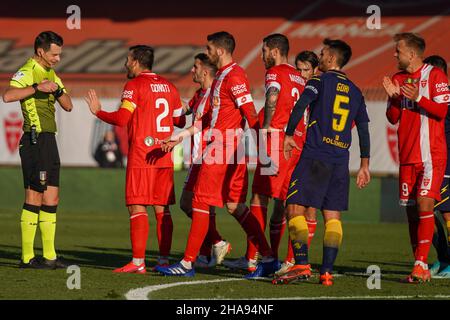 Ivano Pezzuto, Referee durante AC Monza vs Frosinone Calcio, partita di calcio italiana Serie B a Monza (MB), Italia, dicembre 11 2021 Foto Stock