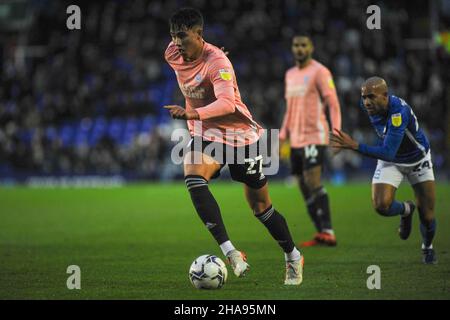 Rubin Colwill (Cardiff n. 27 ) durante la partita del Campionato Sky Bet tra Birmingham City e Cardiff City a St Andrews, Birmingham, Inghilterra, il 11 dicembre 2021. Foto di Karl Newton/prime Media Images. Credit: Prime Media Images/Alamy Live News Foto Stock