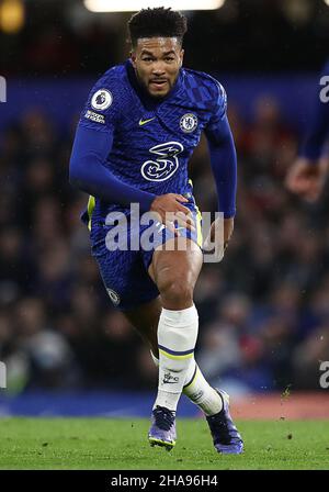 Londra, Inghilterra, 11th dicembre 2021. REECE James of Chelsea durante la partita della Premier League a Stamford Bridge, Londra. Il credito d'immagine dovrebbe leggere: Paul Terry / Sportimage Foto Stock