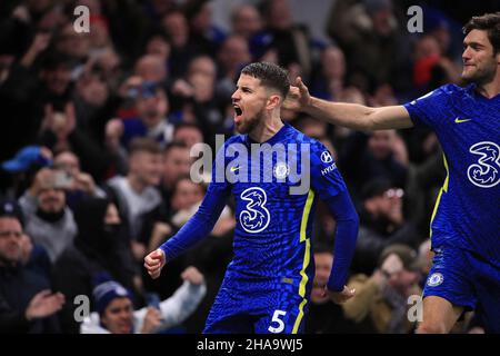 Londra, Regno Unito. 11th Dic 2021. Jorginho di Chelsea festeggia il punteggio del suo team 2nd gol da una penalità. Premier League match, Chelsea contro Leeds United at Stamford Bridge a Londra il sabato 11th dicembre 2021. Questa immagine può essere utilizzata solo per scopi editoriali. Solo per uso editoriale, licenza richiesta per uso commerciale. Nessun uso in scommesse, giochi o un singolo club/campionato/player pubblicazioni. pic di Steffan Bowen/Andrew Orchard sport fotografia/Alamy Live news credito: Andrew Orchard sport fotografia/Alamy Live News Foto Stock