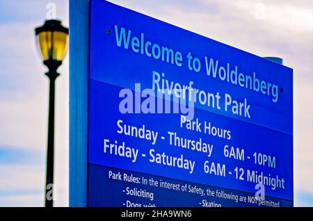 Un cartello si trova all'ingresso del Woldenberg Riverfront Park, 15 novembre 2015, a New Orleans, Louisiana. Foto Stock