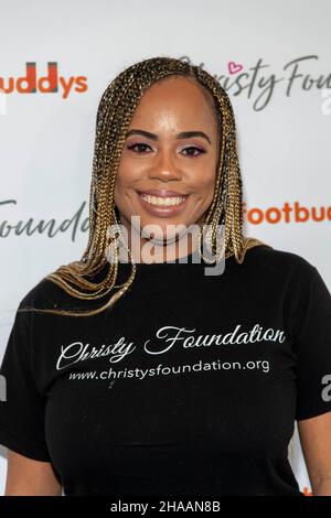 Hollywood, Stati Uniti. 11th Dic 2021. Christy Dawson partecipa alla Christy's Foundation presenta Christmas Giveaway al Topanga Mall, Los Angeles, CA il 11 dicembre 2021 Credit: Eugene Powers/Alamy Live News Foto Stock