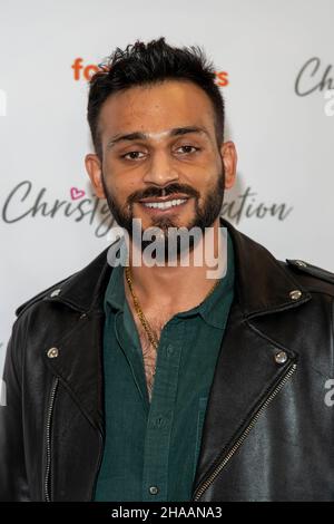 Hollywood, Stati Uniti. 11th Dic 2021. Anis Maknojia partecipa Christy's Foundation presenta Christmas Giveaway al Topanga Mall, Los Angeles, CA il 11 dicembre 2021 Credit: Eugene Powers/Alamy Live News Foto Stock