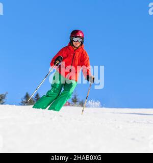 Sci alpino su piste preparate in modo perfetto Foto Stock