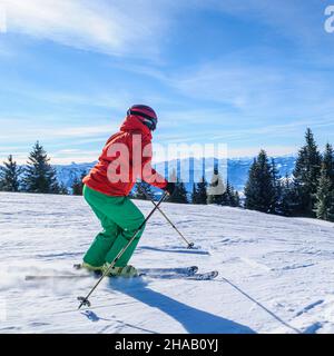 Sci alpino su piste preparate in modo perfetto Foto Stock