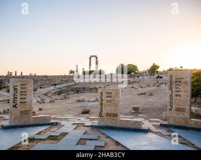 Amman, Giordania - 09.02.2021: L'ingresso al sito storico della cittadella di Amman, situato sulla cima della collina Jebel al Qalaa Giordania. Foto Stock