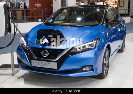 Barcellona, Spagna - 7 ottobre 2021: Nissan Leaf e+ Tekna presentato all'Automobile Barcelona 2021 a Barcellona, Spagna. Foto Stock