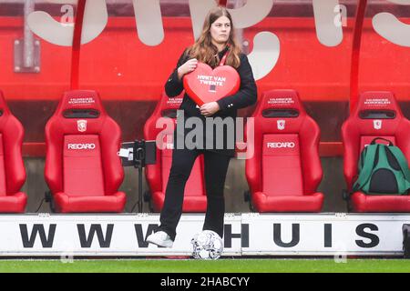 Enschede, Paesi Bassi. 12th Dic 2021. ENSCHEDE, PAESI BASSI - DICEMBRE 12: Un segno di Hart van Twente durante la partita olandese Eredivie tra FC Twente e RKC Waalwijk a Grolsch teste il 12 Dicembre 2021 a Enschede, Paesi Bassi (Foto di Marcel ter Bals/Orange Pictures) Credit: Orange Pics BV/Alamy Live News Foto Stock