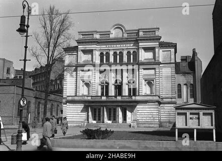 Poznañ, 1949-04-23. Gmach Teatru Polskiego. wb PAP Poznan, 23 aprile 1949. L'edificio del Teatro Polski. wb PAP Foto Stock