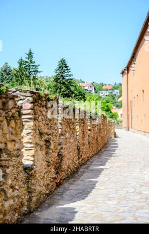 Mura del Castello di Juricsis a Koszeg, Ungheria, in una giornata di sole. Foto Stock