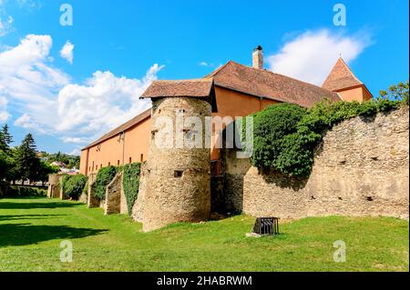 Mura del Castello di Juricsis a Koszeg, Ungheria, in una giornata di sole. Foto Stock