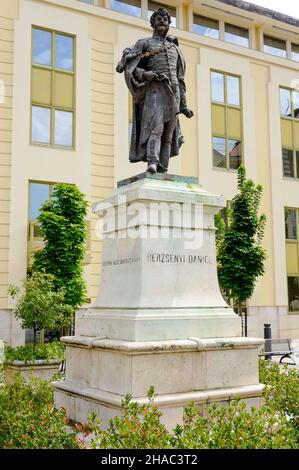 Statua di Berzsenyi Daniel a Szombathely , Ungheria in una giornata di sole. Foto Stock