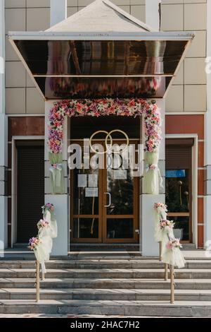 Ingresso all'Ufficio del Registro civile dello Stato. Vista diurna. Foto Stock