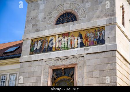 PANNONHALMA, UNGHERIA - 13 AGOSTO 2021: Dettagli della chiesa abbaziale benedettina di Pannonhalma a Pannonhalma, Ungheria Foto Stock