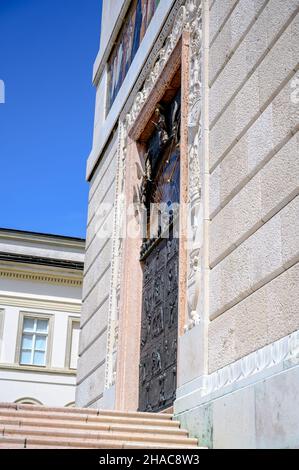 PANNONHALMA, UNGHERIA - 13 AGOSTO 2021: Dettagli della chiesa abbaziale benedettina di Pannonhalma a Pannonhalma, Ungheria Foto Stock