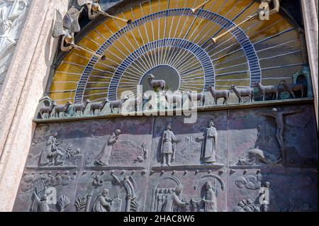 PANNONHALMA, UNGHERIA - 13 AGOSTO 2021: Dettagli della chiesa abbaziale benedettina di Pannonhalma a Pannonhalma, Ungheria Foto Stock