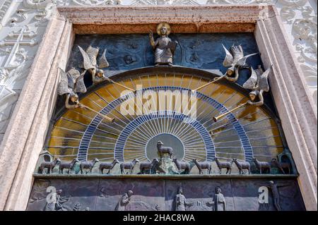 PANNONHALMA, UNGHERIA - 13 AGOSTO 2021: Dettagli della chiesa abbaziale benedettina di Pannonhalma a Pannonhalma, Ungheria Foto Stock