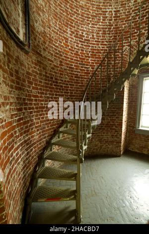 Una scala a chiocciola all'interno del faro di Cape Blanco. Foto Stock