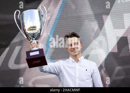Piastri Oscar (aus), Prema Racing, Dallara F2, ritratto nel corso del round 8th del Campionato FIA di Formula 2 2021 dal 10 al 12 dicembre 2021 sul circuito Yas Marina, a Yas Island, Abu Dhabi - Foto: Sebastian Rozendaal/DPPI/LiveMedia Foto Stock
