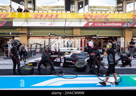 10 Pourchaire Theo (fra), ART Grand Prix, Dallara F2, in azione durante il round 8th del Campionato FIA di Formula 2 2021 dal 10 al 12 dicembre 2021 sul circuito Yas Marina, a Yas Island, Abu Dhabi - Foto: Sebastian Rozendaal/DPPI/LiveMedia Foto Stock