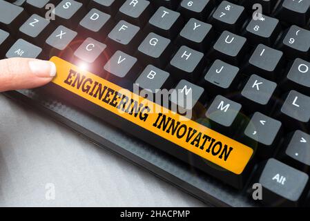 Scrittura testi innovazione ingegneristica. Parola scritta su processo espresso in logica e forma matematica creazione di nuovo Cookbook online, digitando e. Foto Stock