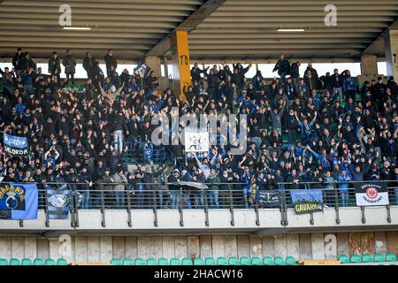 Verona, Italia. 12th Dic 2021. Stadio Marcantonio Bentegodi, Verona, 12 dicembre 2021, Atalanta tifosi durante Hellas Verona FC vs Atalanta BC - Calcio italiana Serie A Match Credit: Live Media Publishing Group/Alamy Live News Foto Stock