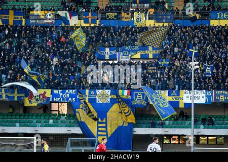 Verona, Italia. 12th Dic 2021. Stadio Marcantonio Bentegodi, Verona, 12 dicembre 2021, Tifosi di Verona durante Hellas Verona FC vs Atalanta BC - Calcio italiana Serie A Match Credit: Live Media Publishing Group/Alamy Live News Foto Stock