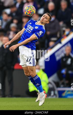 Timoty Castagne #27 di Leicester City controlla la palla in , il 12/12/2021. (Foto di Mark Cosgrove/News Images/Sipa USA) Foto Stock