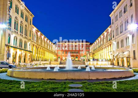 Piazza Prokurative e fontana a Spalato sera colorata vista, Dalmazia regione della Croazia Foto Stock