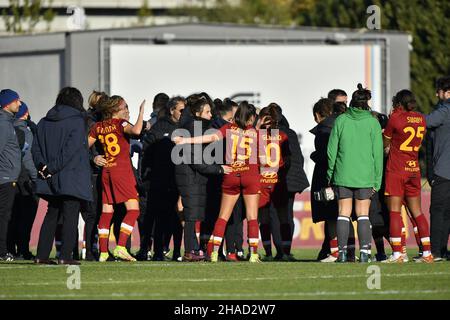 Roma, Italia. 12th Dic 2021. Roma Team durante la 11th giornata del Campionato Serie A tra A.S. Roma Women e S.S. Lazio Women allo stadio tre Fontane il 12th dicembre 2021 a Roma. Credit: Independent Photo Agency/Alamy Live News Foto Stock