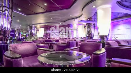 Vista del lounge l'Ametista all'interno della nave da crociera MSC magnifica nel porto di Marsiglia, Francia il 01/11/2018. Foto Stock