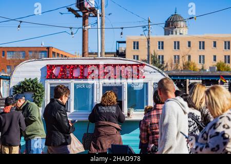 Oklahoma, dic 11 2021 - Vista soleggiato dei negozi Holiday Pop-Up Foto Stock