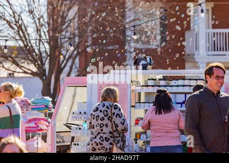 Oklahoma, dic 11 2021 - Vista soleggiato dei negozi Holiday Pop-Up Foto Stock