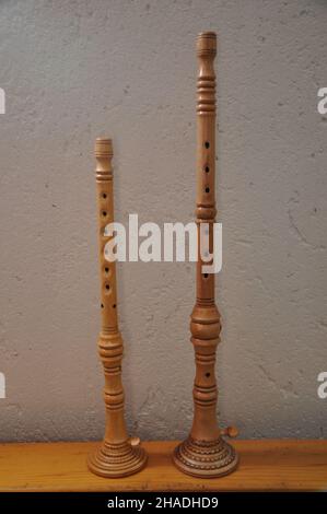 Il sopile è un antico strumento tradizionale a vento di legno della Croazia, simile all'oboe o allo scialle. Viene utilizzato nelle regioni del Quarnero e dell'Istria. Foto Stock