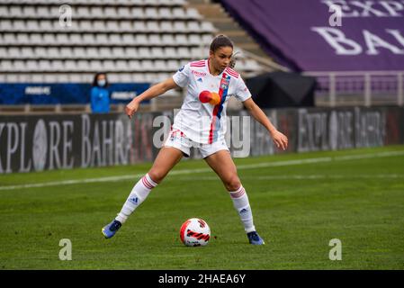 Delphine Cascarino di Olympique Lyonnais controlla la palla durante il campionato femminile francese D1 Arkema partita di calcio tra Paris FC e Olympique Lyonnais il 12 dicembre 2021 allo stadio Charlety di Parigi, Francia - Foto: Antoine Massinon/DPPI/LiveMedia Foto Stock