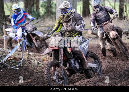 Tyninghame, Lothian orientale., Regno Unito. 12th Dic 2021. Ecosse XC - Round 1 Winter Series in pista vicino a Tyninghame, East Lothian. Concorrenti in classi da 65cc a Quad e sidecar. Un sacco di azione nel fango. ( Credit: Rob Grey/Alamy Live News Foto Stock