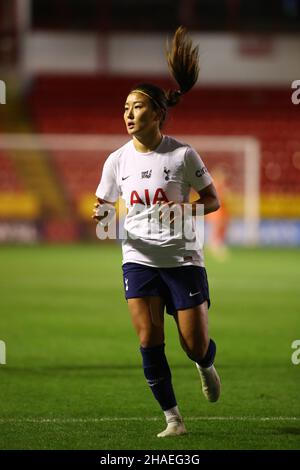 Walsall, Regno Unito. 12th Dic 2021. Bescot Stadium Cho so-hyun (#8 Tottenham Hotspur) raffigurato durante la partita della fa Women's Super League tra Aston Villa e Tottenham Hotspur al Bescot Stadium di Walsall, Inghilterra, il 12 dicembre 2021. Kieran Riley credito: SPP Sport Stampa Foto. /Alamy Live News Foto Stock