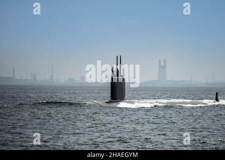 Yokosuka, Giappone. 08 maggio 2014. Il sottomarino USS Columbus ormeggiato sul molo durante una visita al porto di Yokosuka, 8 maggio 2014 a Yokosuka, Giappone. Credit: MC3 Liam Kennedy/U.S. Navy/Alamy Live News Foto Stock