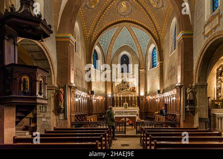 Nella chiesa di Sant'Ennemond si dicono solo due messe ogni anno. Saint-Chamond, Francia Foto Stock