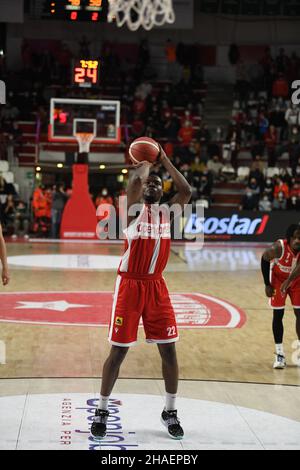 Varese, Italia. 12th Dic 2021. 22 Jalen Jones OpenJobMetis Varese durante la partita del Campionato LBA Italia tra Openjobmetis Varese e Devi Napoli Basket, a Varese, Italia, il 12 dicembre 2021. Credit: Fabio Averna/Alamy Live News Foto Stock