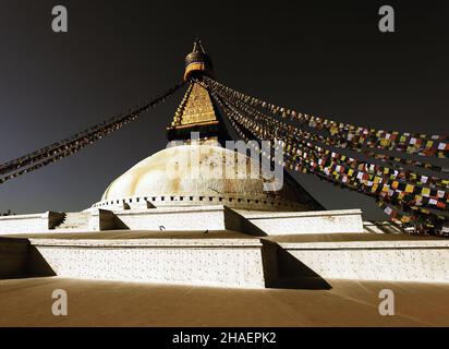 Vista notturna di Bodhnath stupa - Kathmandu - Nepal Foto Stock