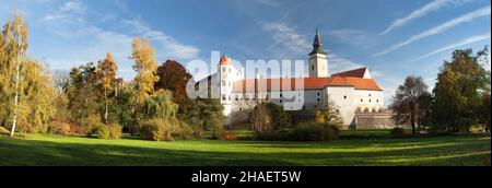 Vista panoramica del castello o castello della città di Telc o Teltsch, repubblica Ceca Foto Stock