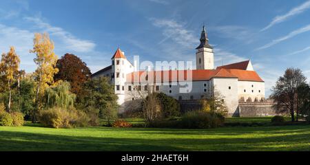 Vista panoramica del castello o castello della città di Telc o Teltsch, repubblica Ceca Foto Stock