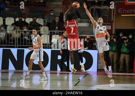 Varese, Italia. 12th Dic 2021. -7 Anthony Beane OpenJobMetis Varese durante la partita del Campionato LBA Italia tra Openjobmetis Varese e Devi Napoli Basket, a Varese, Italia, il 12 dicembre 2021. Credit: Independent Photo Agency/Alamy Live News Foto Stock