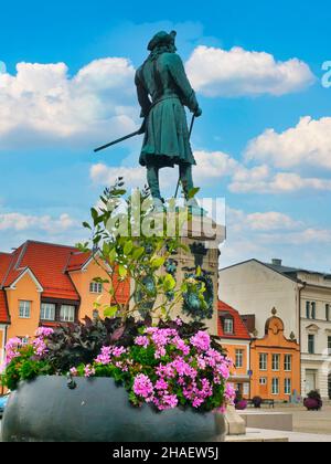 Statua di Karlskrona re Denkmal Karl XI presso la piazza del mercato di Stotorget Svezia Foto Stock