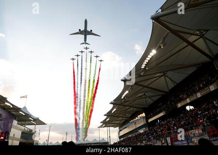 Abu Dhabi. 12th dicembre 2021. Spettacolo aereo durante la Formula 1 Etihad Airways Abu Dhabi Grand Prix 2021, 22th round del FIA Formula uno World Championship 2021 dal 10 al 12 dicembre 2021 sul circuito di Yas Marina, a Yas Island, Abu Dhabi - Photo DPPI Foto Stock