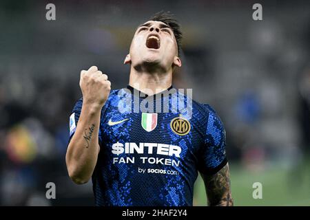 Milano, Italia. 12th dicembre 2021. Durante la Serie Italiana A Championship Match FC Internazionale vs Cagliari Calcio allo Stadio San Siro di Milano, Italia il 12 dicembre 2021 Credit: Piero Crociatti/Alamy Live News Foto Stock