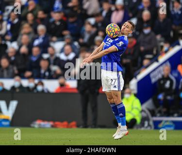 Timoty Castagne #27 di Leicester City controlla la palla Foto Stock